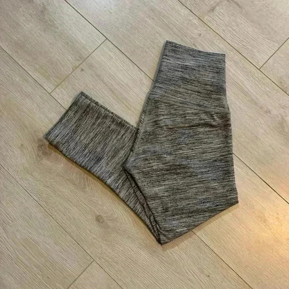 Lululemon Wunder Under hi-rise crop leggings size 4 - Picture 4 of 5